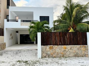 Casa · 264m² · 4 Recámaras · 2 Estacionamientos · Casa en Venta en Playa San Benito, Segunda Fila