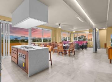 Cocina y Sala · Espectacular PH en Venta en Mangrove Preserve