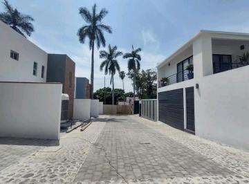 Casa · 94m² · 2 Recámaras · 2 Estacionamientos · Casa en Privada con Porton Electrico, Col. Miraval, Cuernavaca Morelos