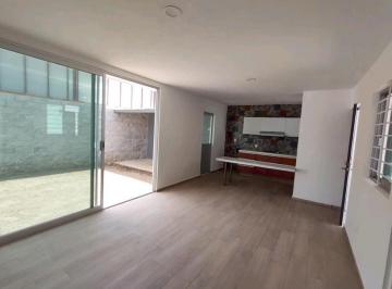 Casa · 94m² · 2 Recámaras · 2 Estacionamientos · Casa en Privada con Porton Electrico, Col. Miraval, Cuernavaca Morelos