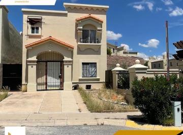 Casa de 3 habitaciones, Chihuahua · Casa en Venta con Excedente de Terreno en Calzada de San Pedro con