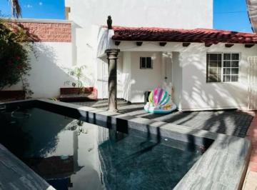 Casa · 390m² · 3 Recámaras · 4 Estacionamientos · Se Vende Casa en Cerrada Calle Cumbres del Vesubio