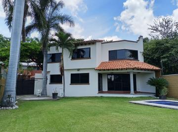 Casa de 3 habitaciones, Temixco · Burgos Residencia con Doble Seguridad de Tres Recamaras Jardin Alberca y Tobogan
