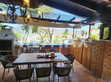 Casa · 250m² · 4 Recámaras · 1 Estacionamiento · Casa en Renta - (4)