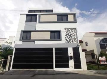Casa de 4 habitaciones, Carmen · Casa en Renta 4 Rec + Cuarto de Servicio y Alberca., Col. Miami