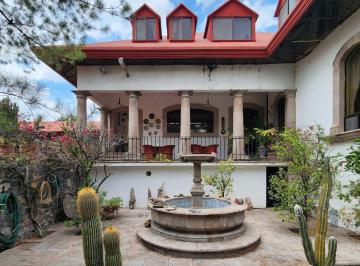 Casa · 726m² · 7 Recámaras · 3 Estacionamientos · Casa en Venta en Colinas del Parque, Querétaro