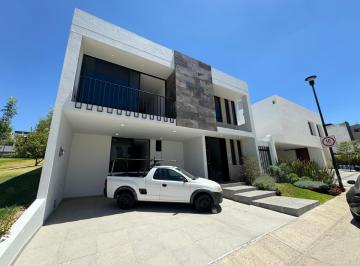 Casa · 269m² · 4 Recámaras · 3 Estacionamientos · Casa en Los Robles