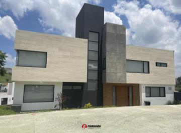 Casa · 367m² · 3 Recámaras · 4 Estacionamientos · Casa en Lomas de Bellavista