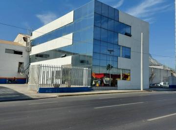 Edificio · 750m² · 8 Estacionamientos · Edificio Comercial en Renta en Av Importante
