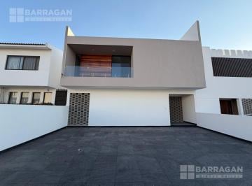 Casa · 299m² · 3 Recámaras · 3 Estacionamientos · Casa en Venta en Lomas de Juriquilla, en Ubicación Privilegiada con Excelentes Acabados