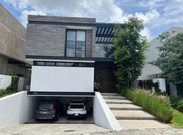 Casa de 3 habitaciones, Zapopan · Casa en Venta en Arauca II