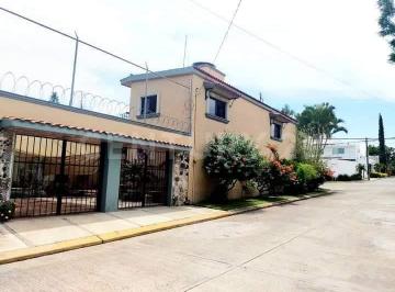Casa · 415m² · Venta Casa Sola de un Nivel en Fraccionamiento con Segiridad.