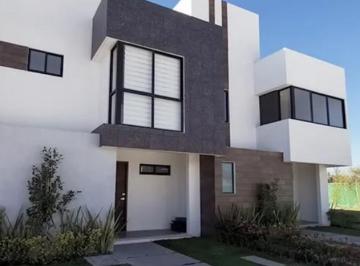 Casa · 130m² · 3 Recámaras · 2 Estacionamientos · Casa en Venta en Fraccionamiento La Escondida!