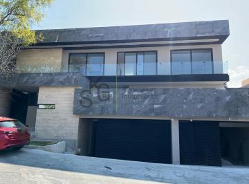 Casa · 1100m² · 4 Recámaras · 8 Estacionamientos · Casa en Bosque de Helechos, Bosques de Las Lomas, Alcaldía Cuajimalpa de Morelos