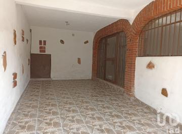 Casa · 279m² · 3 Recámaras · 1 Estacionamiento · Casa con Roof Garden en Venta U. H. Yautli, Yautepec Morelos.