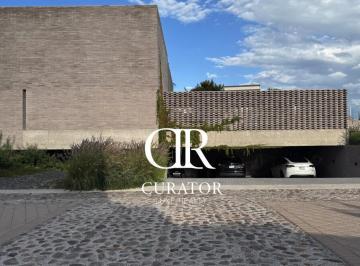 Casa · 500m² · 4 Recámaras · 4 Estacionamientos · Casa en Venta en El Campanario, Queretaro.
