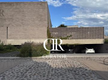 Casa · 500m² · 4 Recámaras · 4 Estacionamientos · Casa en Venta en El Campanario, Queretaro.