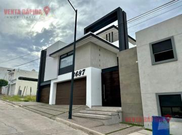 Casa · 345m² · 4 Recámaras · 2 Estacionamientos · Casa en Fraccionamiento Montebello