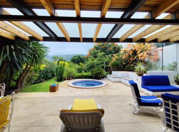 Casa · 800m² · 3 Recámaras · 4 Estacionamientos · Casa con Jacuzzi y Acceso Al Lago en Valle de Bravo