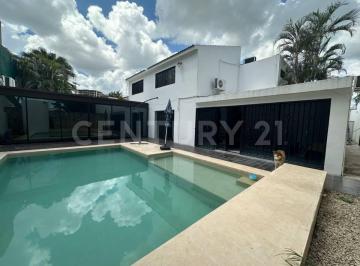 Casa · 474m² · 4 Recámaras · 3 Estacionamientos · Venta de Casa Residencial en El Norte de Merida - Fraccionamiento Monterreal