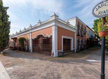 Casa · 476m² · 5 Recámaras · 2 Estacionamientos · Casa en Venta en Fraccionamiento Puerta de Hierro, Puebla