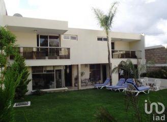 Casa · 364m² · 4 Recámaras · 2 Estacionamientos · Casa en Venta en Rincones de La Calera Puebla