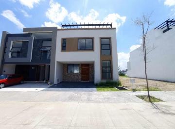 Casa de 3 habitaciones, Zapopan · Bonita Casa en Venta Dentro de Coto en Solares, Zapopan.