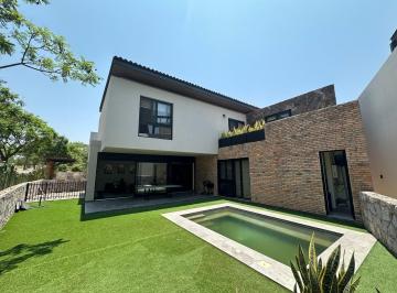 Casa · 352m² · 4 Recámaras · 2 Estacionamientos · Casa - San Miguel de Allende