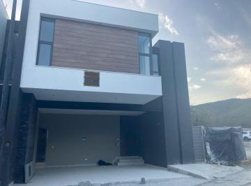 Casa · 278m² · 3 Recámaras · 2 Estacionamientos · Casa en Venta en Carretera Nacional en El Barro