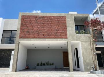 Casa de 3 habitaciones, Mexquitic de Carmona · Casa en Venta en La Colmena con Roof Top, Aun Lado de "La Moraleja".