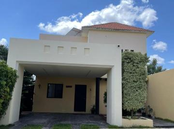 Casa · 272m² · 4 Recámaras · 2 Estacionamientos · Hermosa Casa en Conkal, Yucatán.