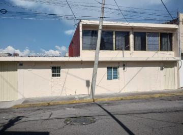 Casa · 240m² · 4 Recámaras · 6 Estacionamientos · Casa en Salvador Sanchez Colin Cerca de Urawua