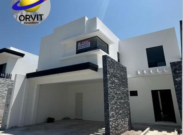 Casa · 270m² · 3 Recámaras · 2 Estacionamientos · Casa en Renta Al Norte en Fracc. Rincon de Encinos