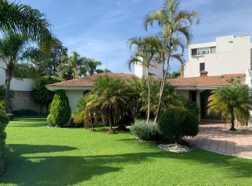 Casa · 420m² · 4 Recámaras · 6 Estacionamientos · Casa en Venta
