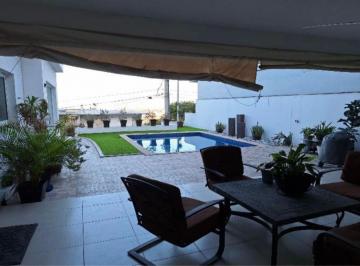 Casa · 510m² · 3 Recámaras · 4 Estacionamientos · Casa en Venta en Vista Hermosa