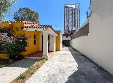 Casa · 280m² · 3 Recámaras · 3 Estacionamientos · Venta de Casa Centro de Monterrey