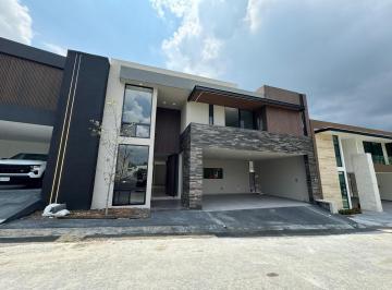 Casa · 420m² · 3 Recámaras · 2 Estacionamientos · Casa en Venta en Carretera Nacional Bosques de Las Misiones