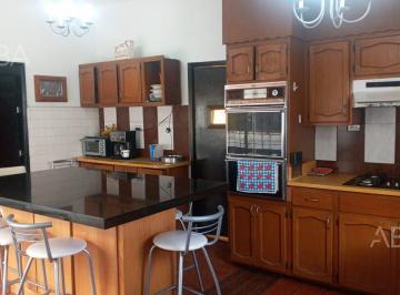 Casa · 414m² · 4 Recámaras · 5 Estacionamientos · Venta de Casa de un Piso en Lomas del Santuario