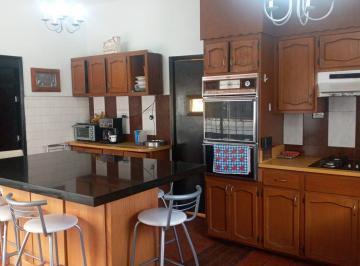 Casa · 414m² · 4 Recámaras · 5 Estacionamientos · Venta de Casa de un Piso en Lomas del Santuario