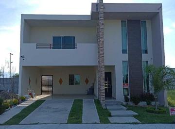Casa · 270m² · 3 Recámaras · 5 Estacionamientos · Casa Venta Col. Arancia Residencial, Montemorelos