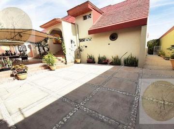 Casa · 320m² · 3 Recámaras · 3 Estacionamientos · Céntrica Zona Residencial.