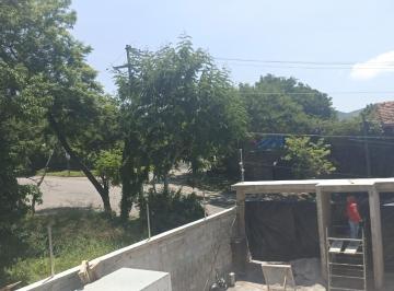 Casa · 222m² · 4 Recámaras · 4 Estacionamientos · Cas Nueva con Alberca Sola en Venta, Sobre Calle, Pedredgal de Las Fuentes