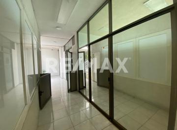 Oficina · 80m² · 45 Estacionamientos · Local en Renta en Metepec