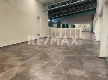 Local comercial · 300m² · 2 Estacionamientos · Local en Renta en Metepec