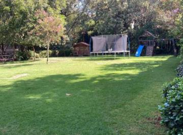 Casa · 945m² · 4 Recámaras · 5 Estacionamientos · Casa en Venta Bosques de Las Lomas con Seguridad Permanente