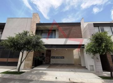 Casa de 3 habitaciones, Monterrey · Cumbres Casa en Venta 3 Niveles con Terraza Arriba de Av Leones