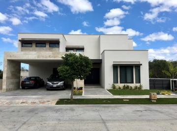 Casa de 3 habitaciones, Mérida · Yucatán Country Club Residencia en Venta