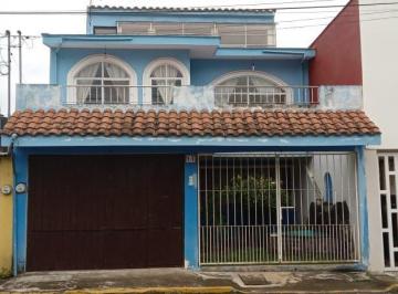 Casa · 208m² · 3 Recámaras · 1 Estacionamiento · Venta de Casa en Coatepec, Veracruz