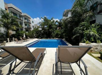 Alberca · Departamento en Renta en Playa del Carmen