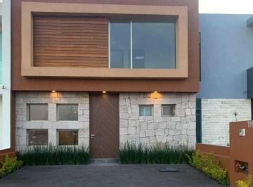 43cb0afec4d27d03ca9c4c16b37c822e51d9a90015180ef2852ccd5566bb14c3 · Casa en Venta en Fraccionamiento Olivar, Altozano, Morelia